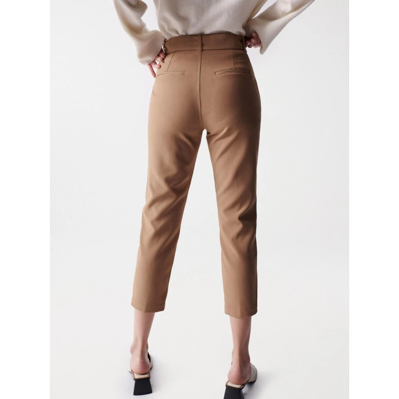 Pantalon Chino Cropped Slim Taille Haute Marron Femme - Salsa 4 Pantalon Chino Cropped Slim Taille Haute Marron Femme - Salsa – Image 2