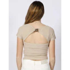 T-shirt Cheryl Jewel Dos Ouvert Beige Femme - Guess 7 T-shirt Cheryl Jewel Dos Ouvert Beige Femme - Guess -Vero Vetements Magasin t shirt cheryl jewel dos ouvert beige femme guess 1