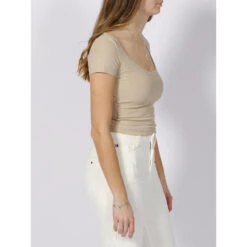 T-shirt Cheryl Jewel Dos Ouvert Beige Femme - Guess 8 T-shirt Cheryl Jewel Dos Ouvert Beige Femme - Guess -Vero Vetements Magasin t shirt cheryl jewel dos ouvert beige femme guess 2