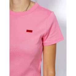T-shirt Classic Uni Petit Logo Rouge Rose Femme - Hugo 9 T-shirt Classic Uni Petit Logo Rouge Rose Femme - Hugo -Vero Vetements Magasin t shirt classic uni petit logo rouge rose femme hugo 3