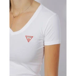 T-shirt Col V Mini Triangle Blanc Femme - Guess 9 T-shirt Col V Mini Triangle Blanc Femme - Guess -Vero Vetements Magasin t shirt col v mini triangle blanc femme guess 3
